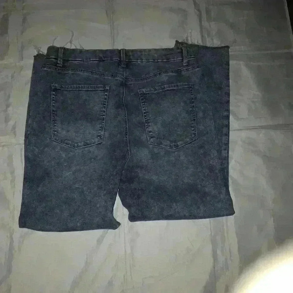 🛍 4/$25 No Boundaries ripped Jeans - Picture 2 of 10